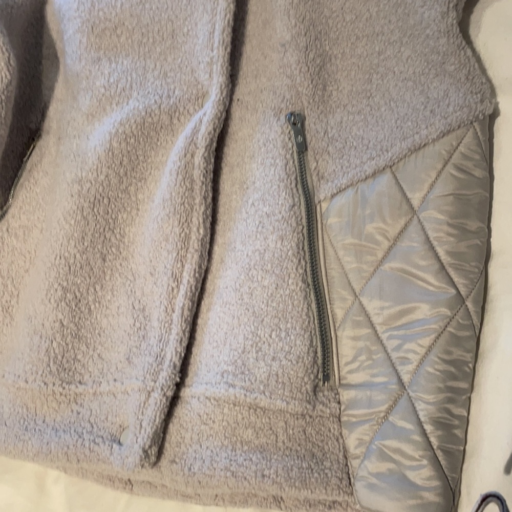 Lululemon Jacket - Picture 3 of 4